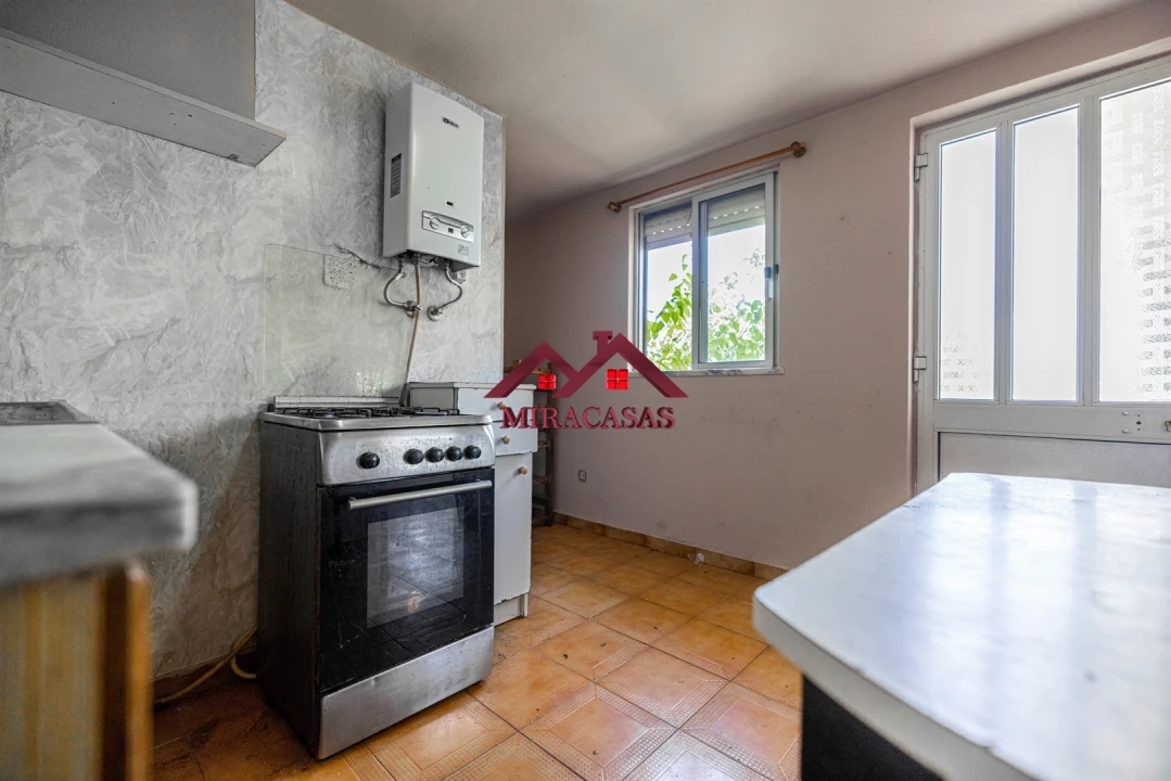 Moradia T5 para Venda em Santo Antonio dos Olivais Foto 48