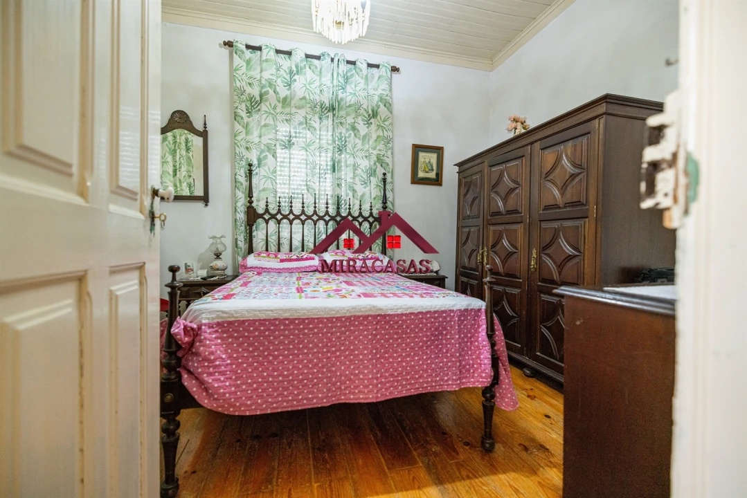 Moradia T5 para Venda em Santo Antonio dos Olivais Foto 21