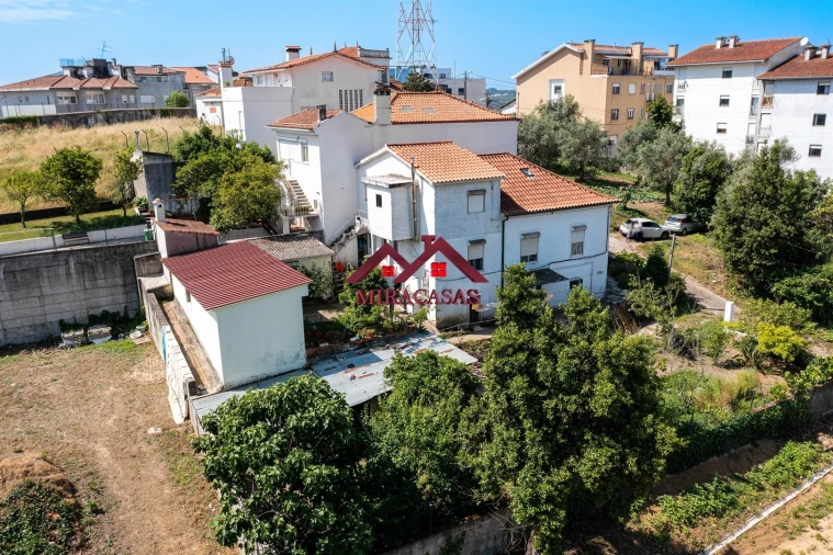 Moradia T5 para Venda em Santo Antonio dos Olivais Foto 38