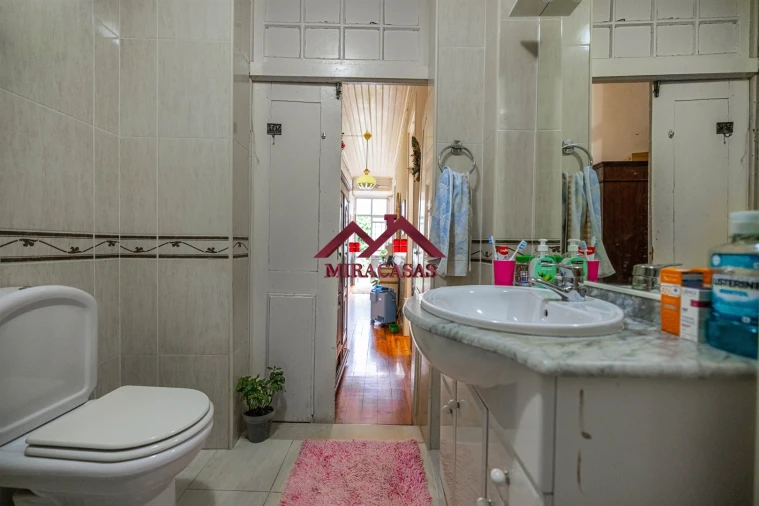 Moradia T5 para Venda em Santo Antonio dos Olivais Foto 36