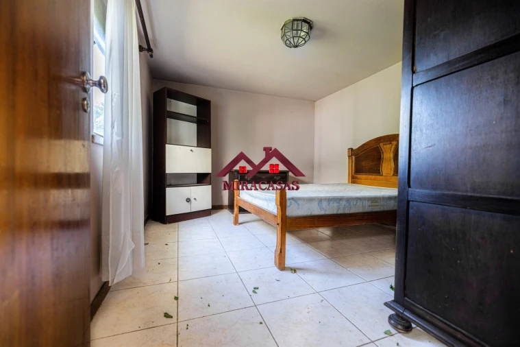 Moradia T5 para Venda em Santo Antonio dos Olivais Foto 53