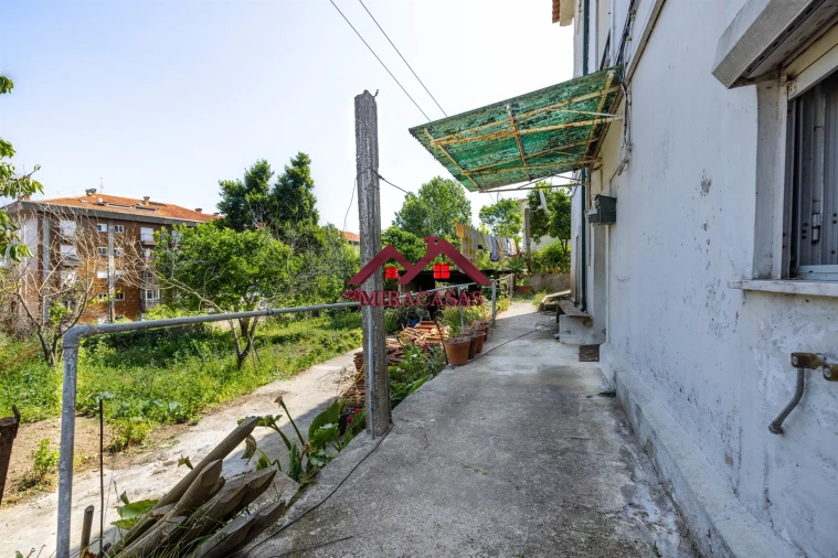 Moradia T5 para Venda em Santo Antonio dos Olivais Foto 40