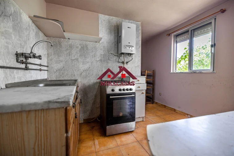 Moradia T5 para Venda em Santo Antonio dos Olivais Foto 45