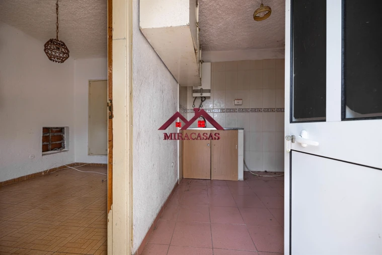 Moradia T5 para Venda em Santo Antonio dos Olivais Foto 59