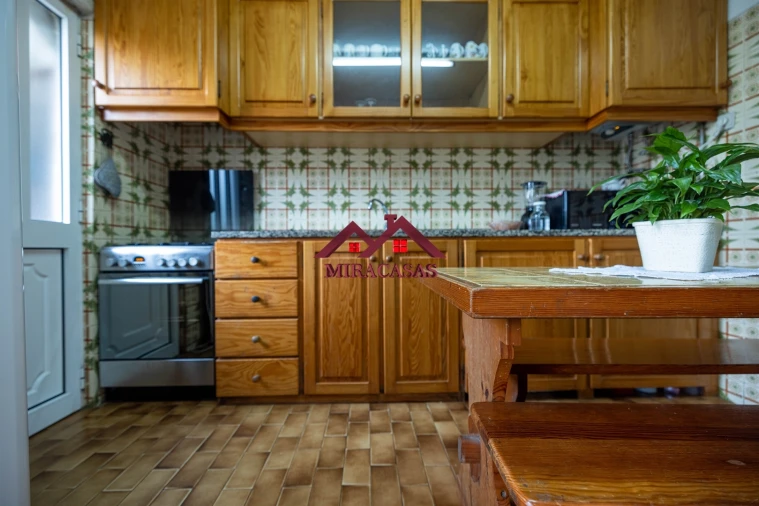 Moradia T5 para Venda em Santo Antonio dos Olivais Foto 9