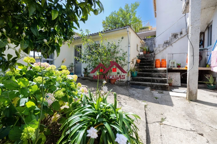 Moradia T5 para Venda em Santo Antonio dos Olivais Foto 58