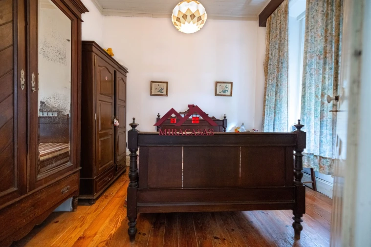 Moradia T5 para Venda em Santo Antonio dos Olivais Foto 27