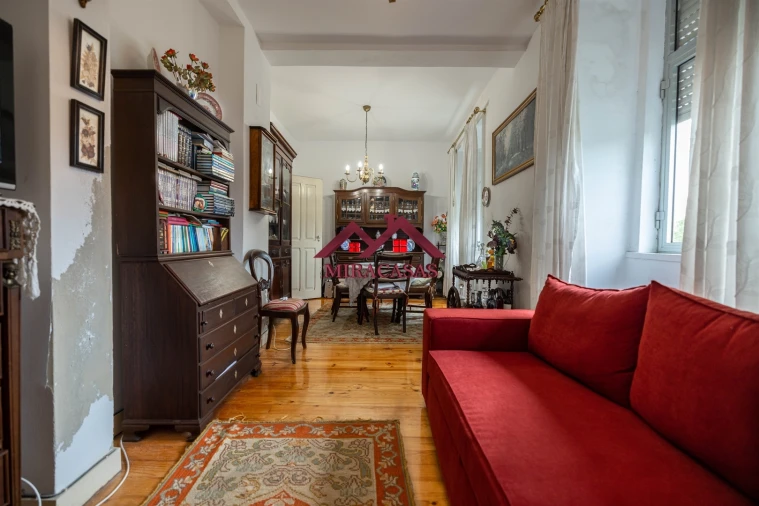 Moradia T5 para Venda em Santo Antonio dos Olivais Foto 16