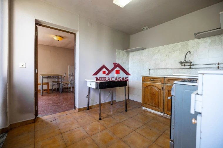 Moradia T5 para Venda em Santo Antonio dos Olivais Foto 49