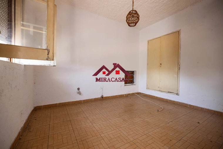Moradia T5 para Venda em Santo Antonio dos Olivais Foto 60