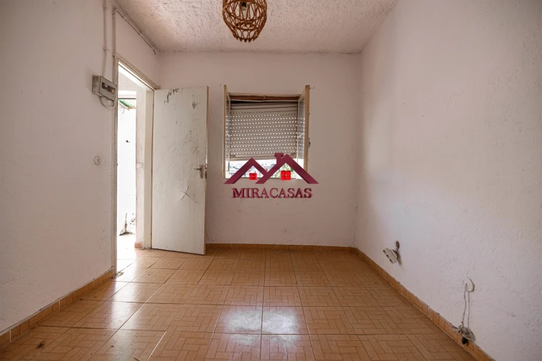 Moradia T5 para Venda em Santo Antonio dos Olivais Foto 61