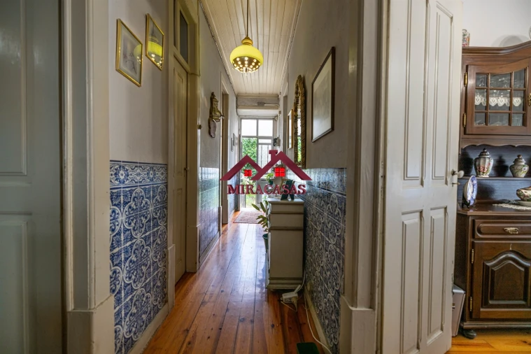 Moradia T5 para Venda em Santo Antonio dos Olivais Foto 19