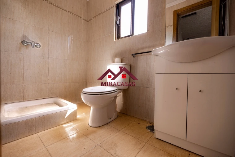 Moradia T5 para Venda em Santo Antonio dos Olivais Foto 67