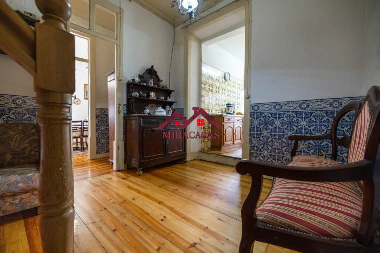 Moradia T5 para Venda em Santo Antonio dos Olivais Foto 6