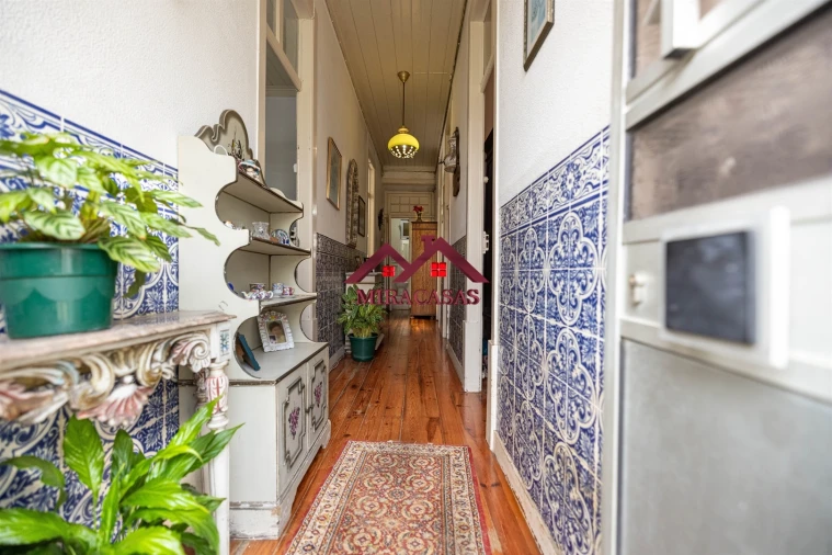 Moradia T5 para Venda em Santo Antonio dos Olivais Foto 3