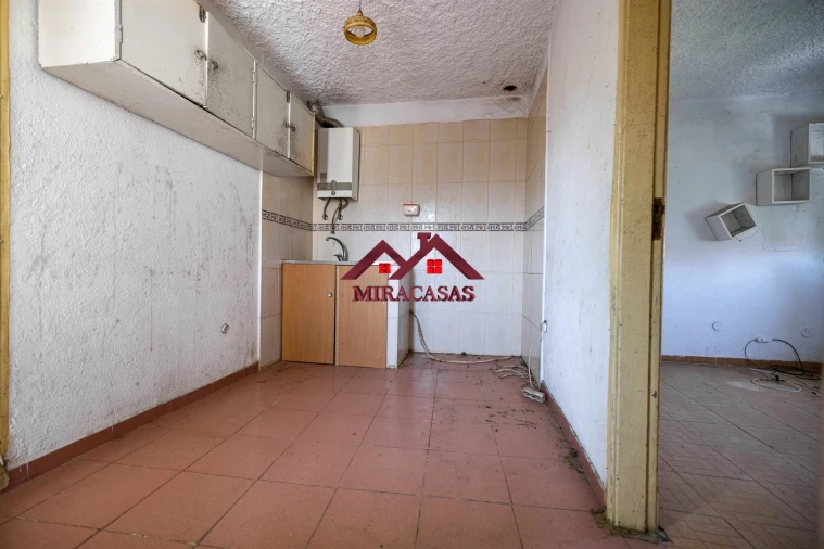 Moradia T5 para Venda em Santo Antonio dos Olivais Foto 63