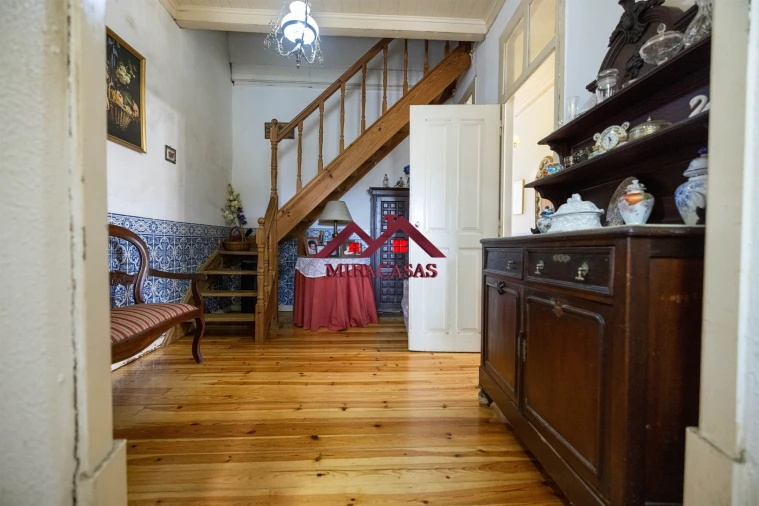 Moradia T5 para Venda em Santo Antonio dos Olivais Foto 5