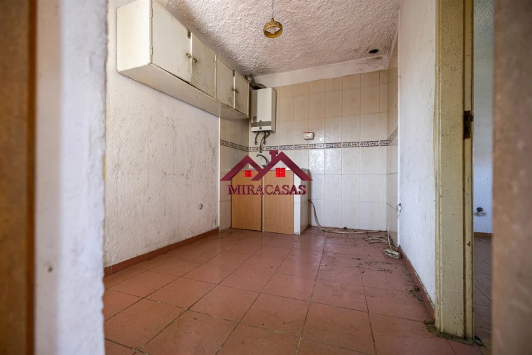 Moradia T5 para Venda em Santo Antonio dos Olivais Foto 69