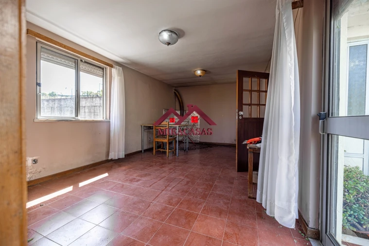 Moradia T5 para Venda em Santo Antonio dos Olivais Foto 51