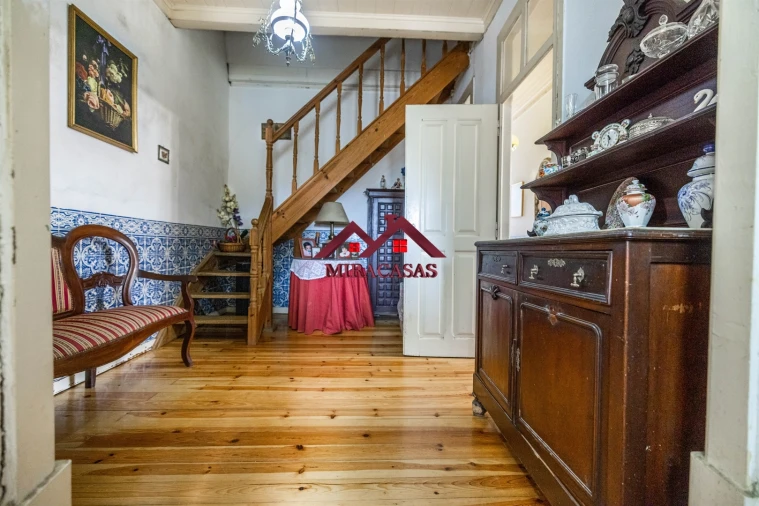 Moradia T5 para Venda em Santo Antonio dos Olivais Foto 11