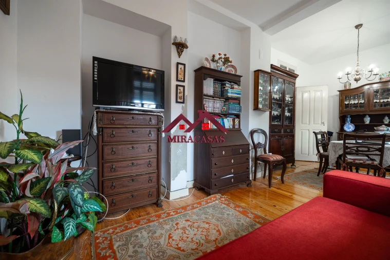 Moradia T5 para Venda em Santo Antonio dos Olivais Foto 15