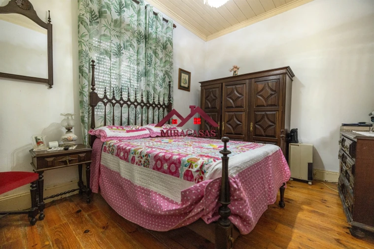 Moradia T5 para Venda em Santo Antonio dos Olivais Foto 24