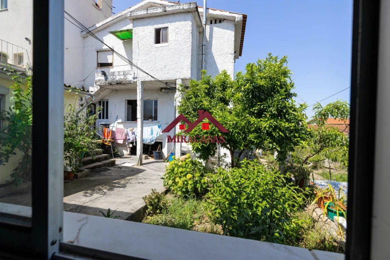 Moradia T5 para Venda em Santo Antonio dos Olivais Foto 55