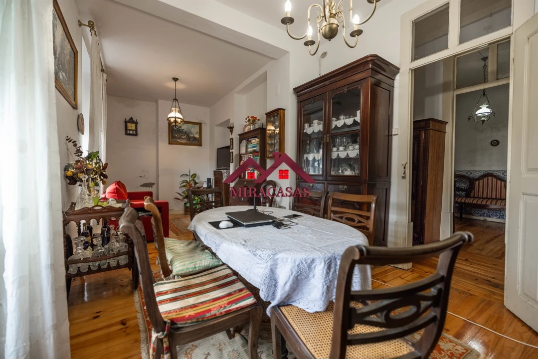 Moradia T5 para Venda em Santo Antonio dos Olivais Foto 18