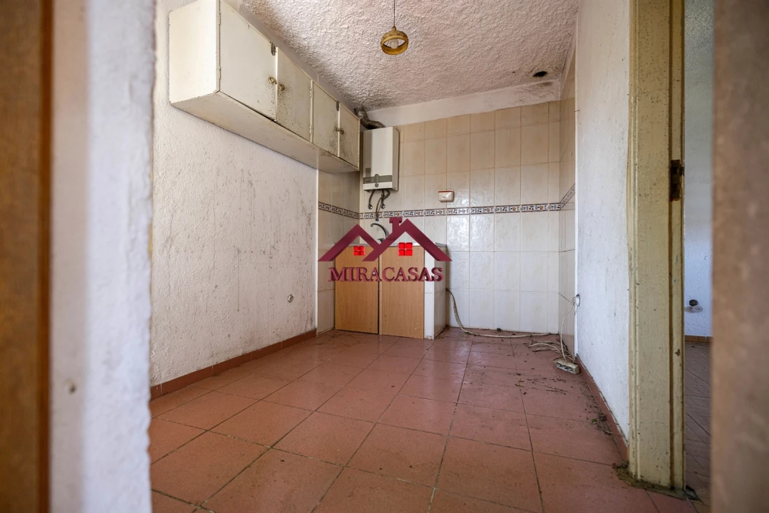 Moradia T5 para Venda em Santo Antonio dos Olivais Foto 69