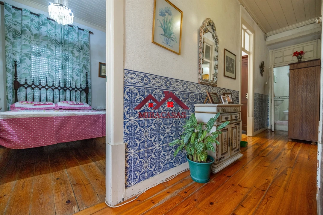 Moradia T5 para Venda em Santo Antonio dos Olivais Foto 31