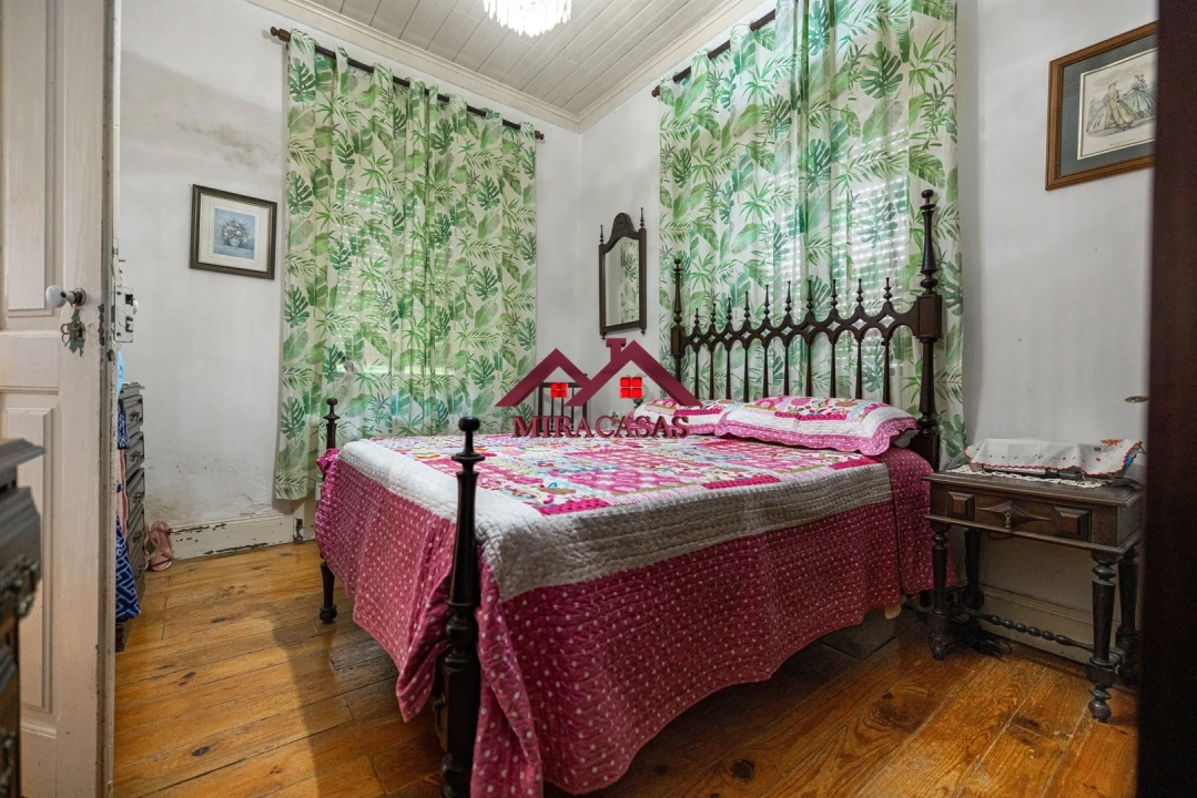 Moradia T5 para Venda em Santo Antonio dos Olivais Foto 22