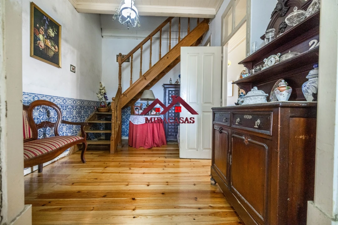 Moradia T5 para Venda em Santo Antonio dos Olivais Foto 11