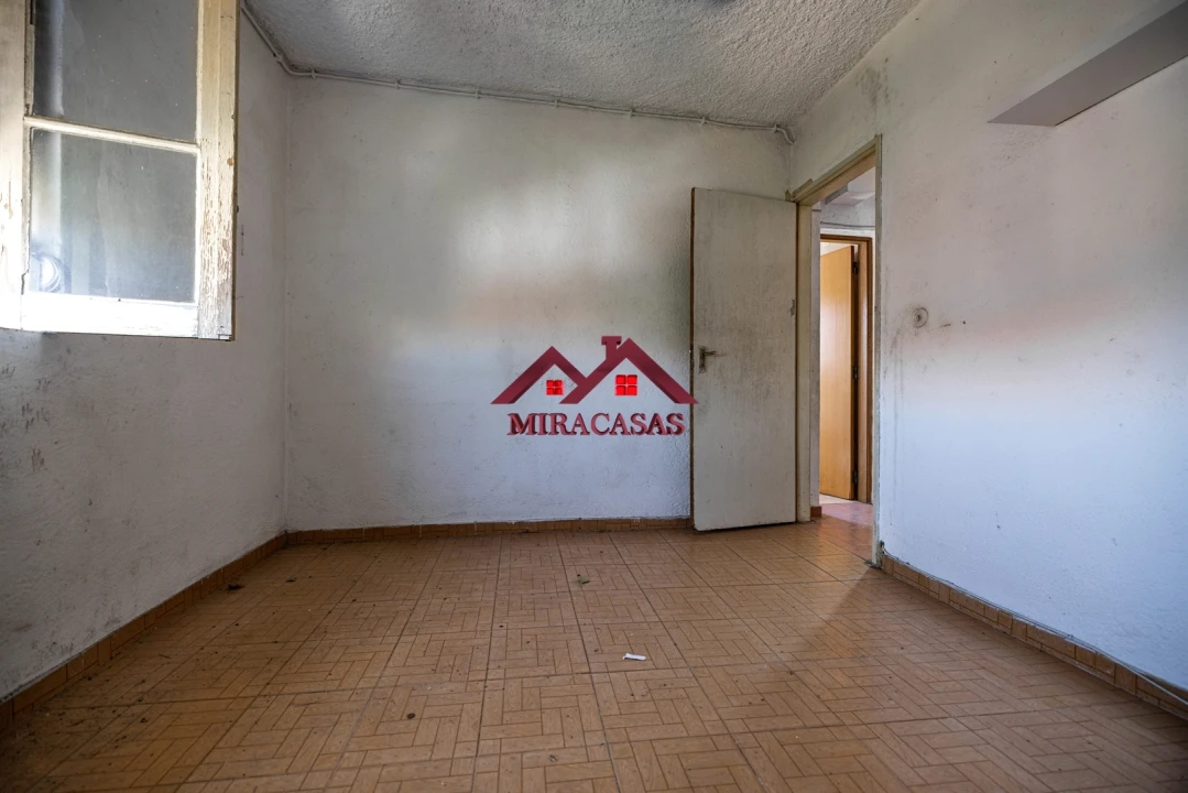 Moradia T5 para Venda em Santo Antonio dos Olivais Foto 66