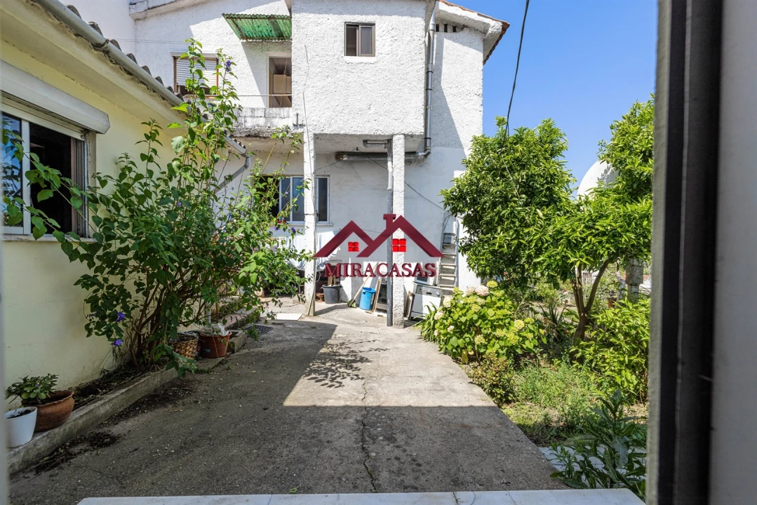 Moradia T5 para Venda em Santo Antonio dos Olivais Foto 57