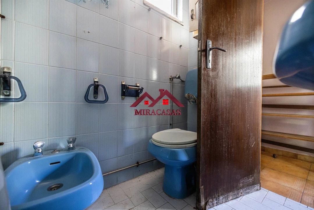 Moradia T5 para Venda em Santo Antonio dos Olivais Foto 47