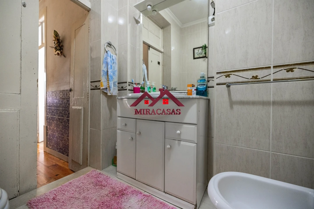 Moradia T5 para Venda em Santo Antonio dos Olivais Foto 35