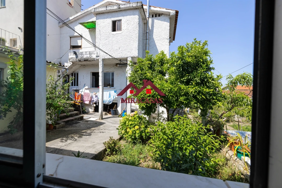 Moradia T5 para Venda em Santo Antonio dos Olivais Foto 55