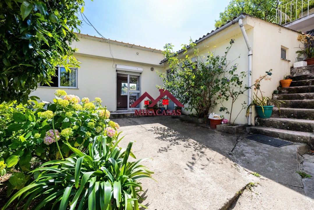 Moradia T5 para Venda em Santo Antonio dos Olivais Foto 41