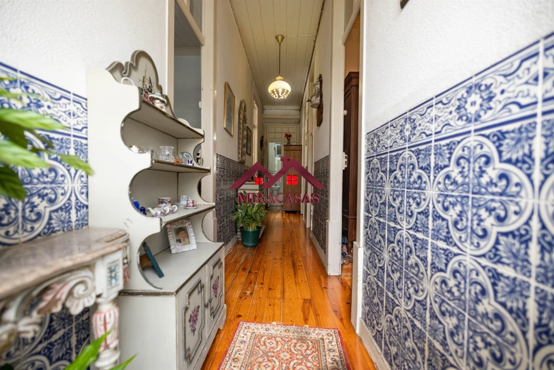 Moradia T5 para Venda em Santo Antonio dos Olivais Foto 33