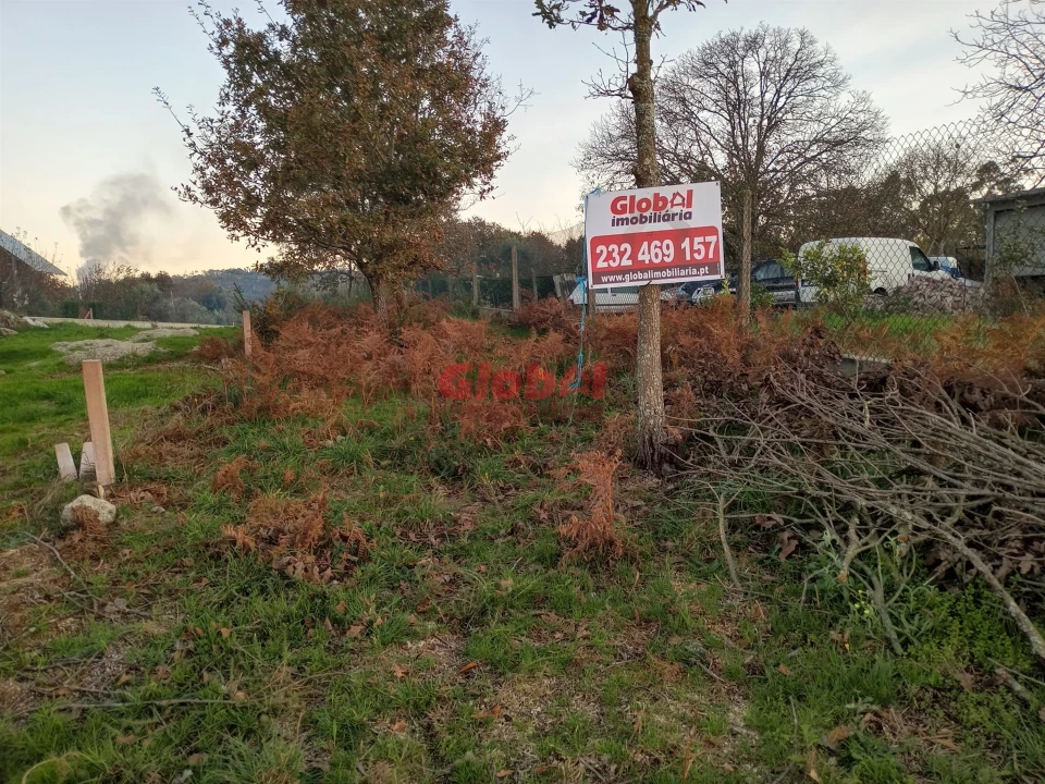 Terreno para Venda em Queirã Foto 1