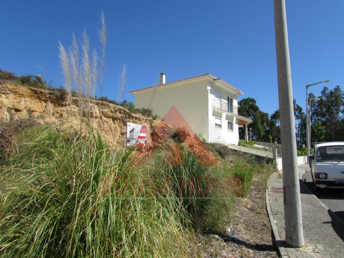 Moradia T4 para Venda em Leiria, Pousos, Barreira e Cortes Foto 12