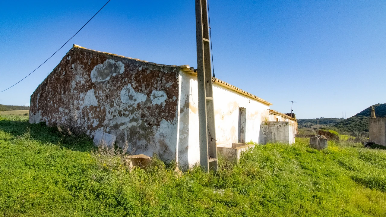 Terreno para Venda em Bensafrim e Barão de São João Foto 2