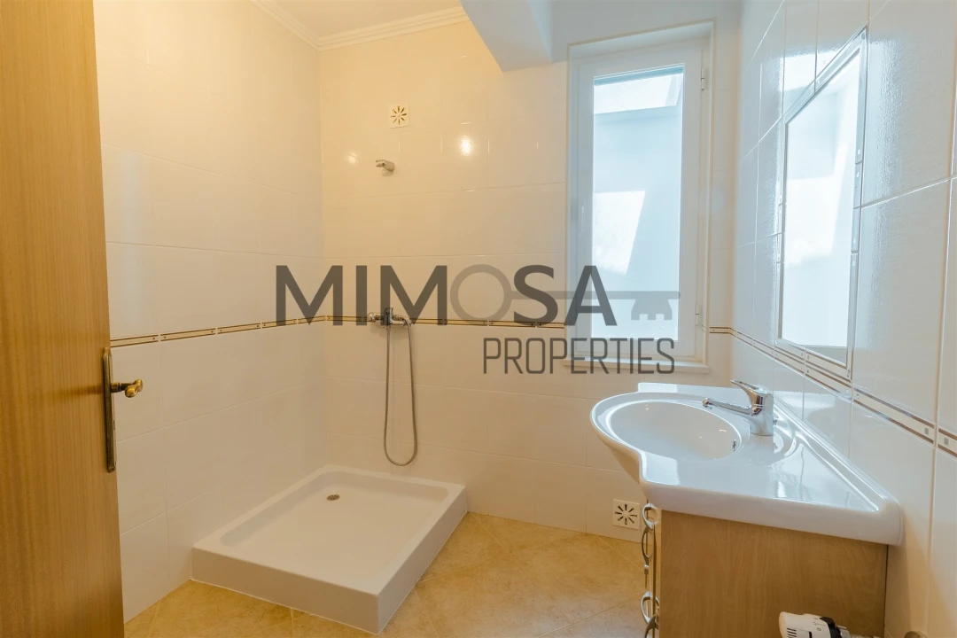 Moradia T6 para Venda em Odiaxere Foto 22