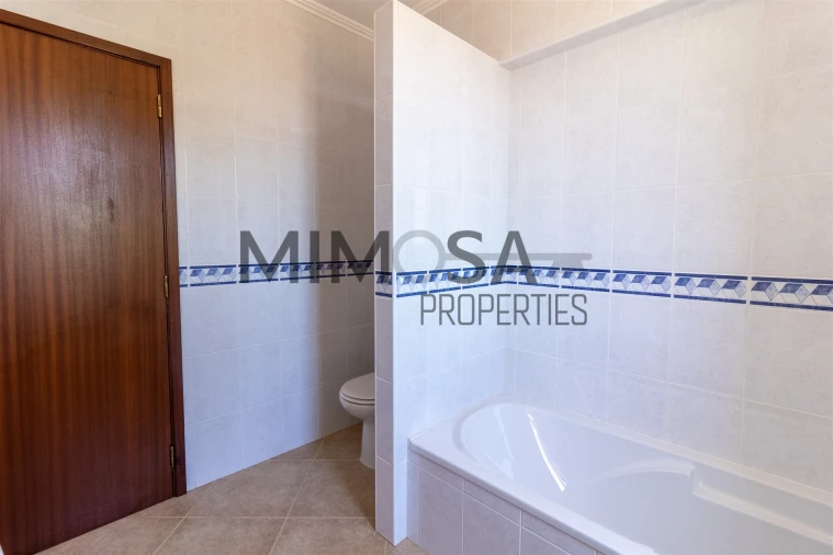 Moradia T6 para Venda em Odiaxere Foto 19