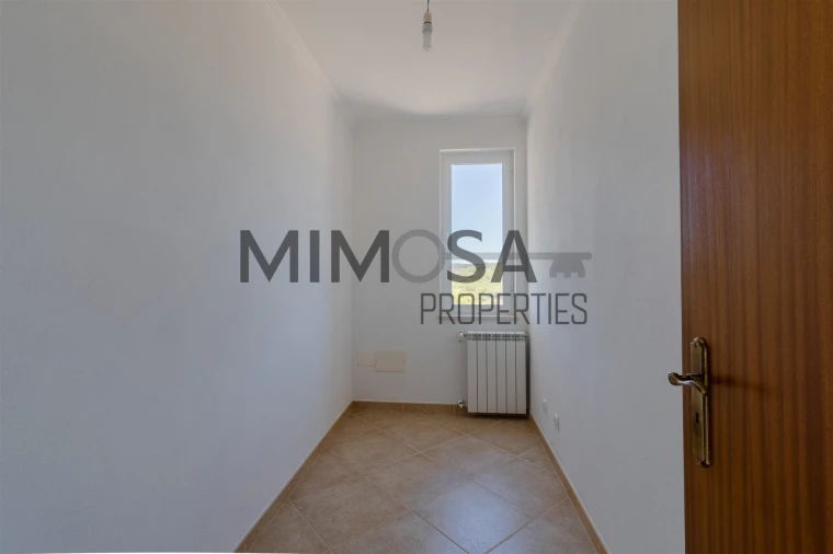 Moradia T6 para Venda em Odiaxere Foto 10