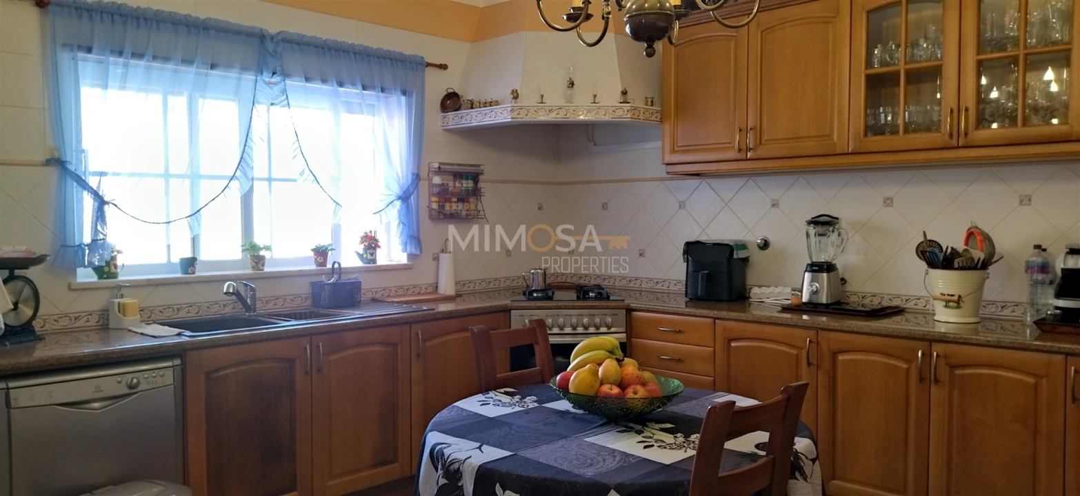 Moradia T5 para Venda em Lagos (São Sebastião e Santa Maria) Foto 6