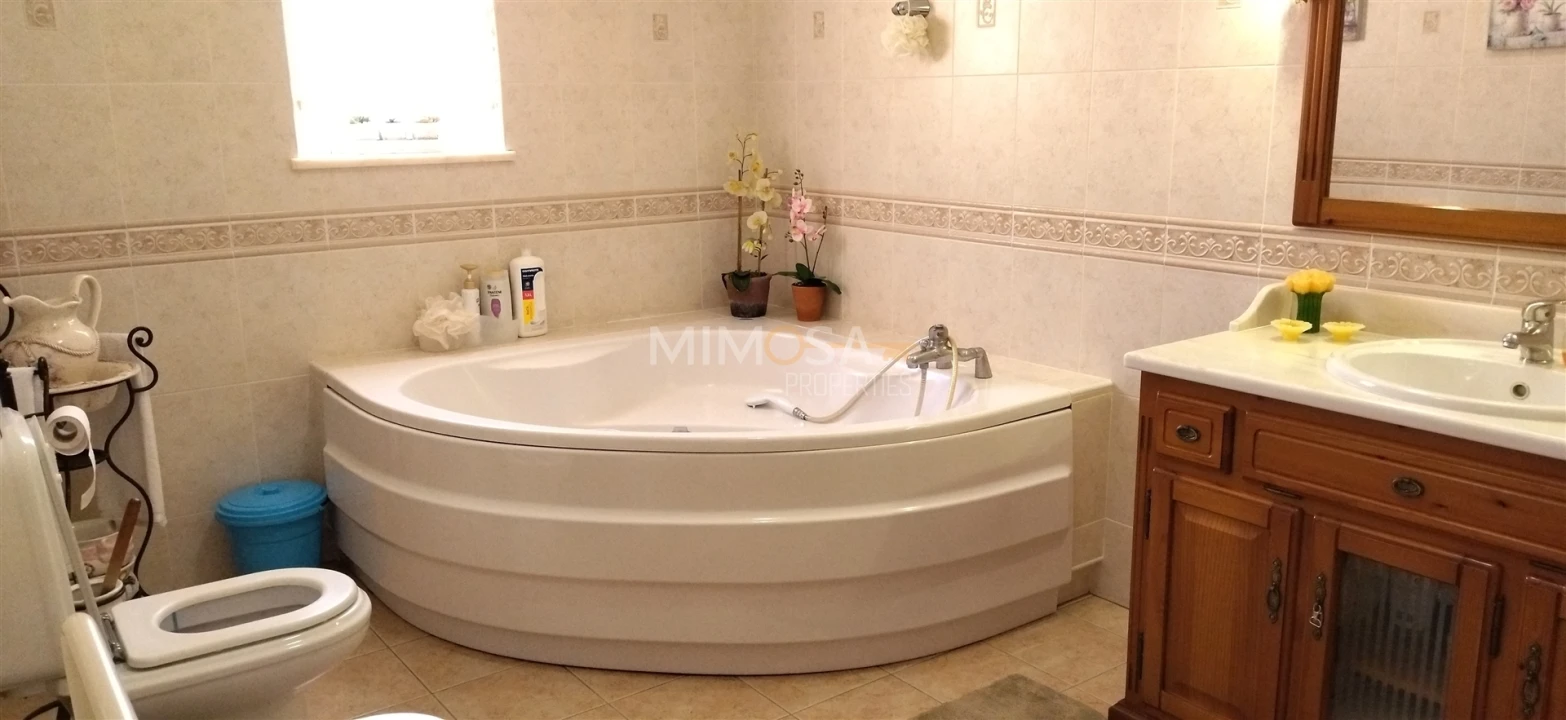 Moradia T5 para Venda em Lagos (São Sebastião e Santa Maria) Foto 31