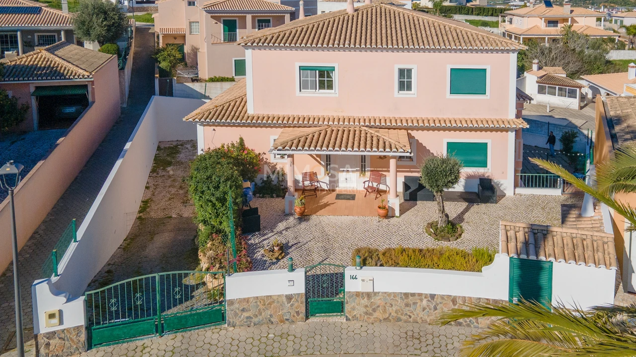 Moradia T5 para Venda em Lagos (São Sebastião e Santa Maria) Foto 45