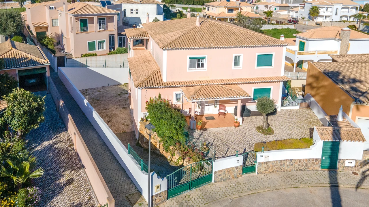 Moradia T5 para Venda em Lagos (São Sebastião e Santa Maria) Foto 49