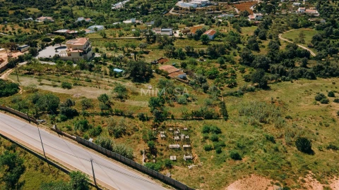 Terreno para Venda em Estômbar e Parchal